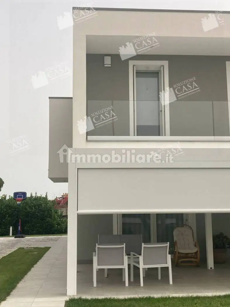 Villa in vendita a Cento