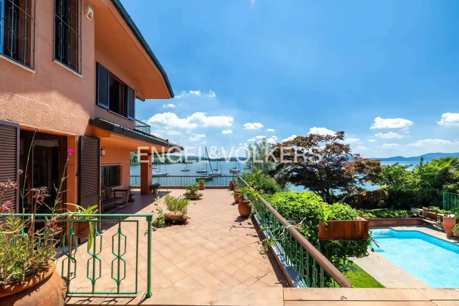 Villa in vendita a Monvalle