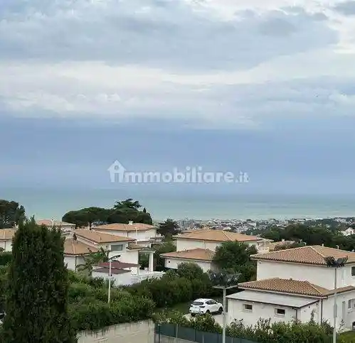 Villa a schiera 5 locali, buono stato, Villaggio Taunus, Numana - foto 2