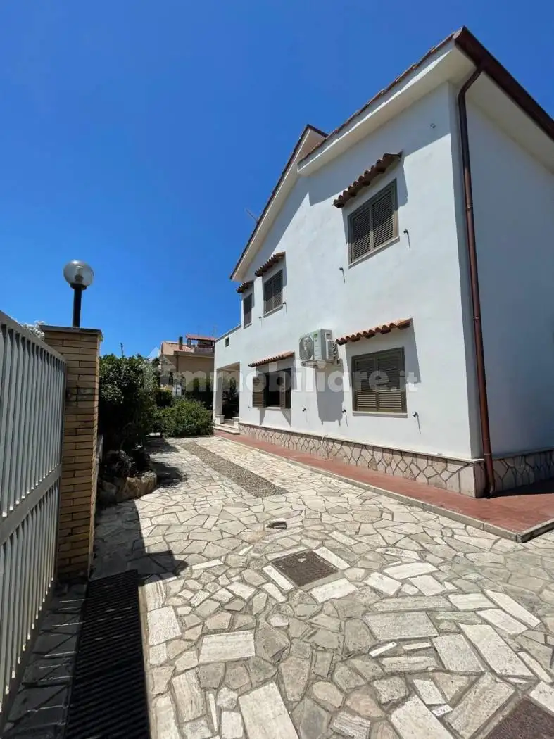 Villa in affitto a Ardea