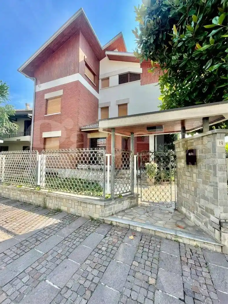 Villa in vendita a Senago