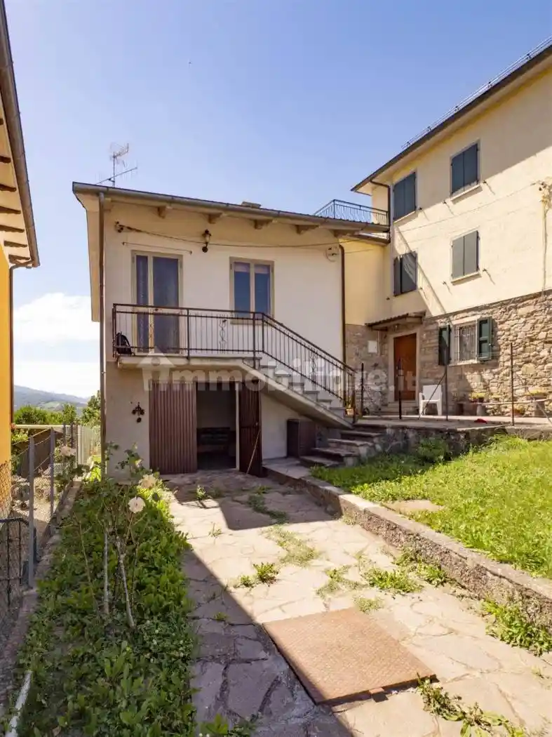 Casa indipendente in vendita a Montefiorino