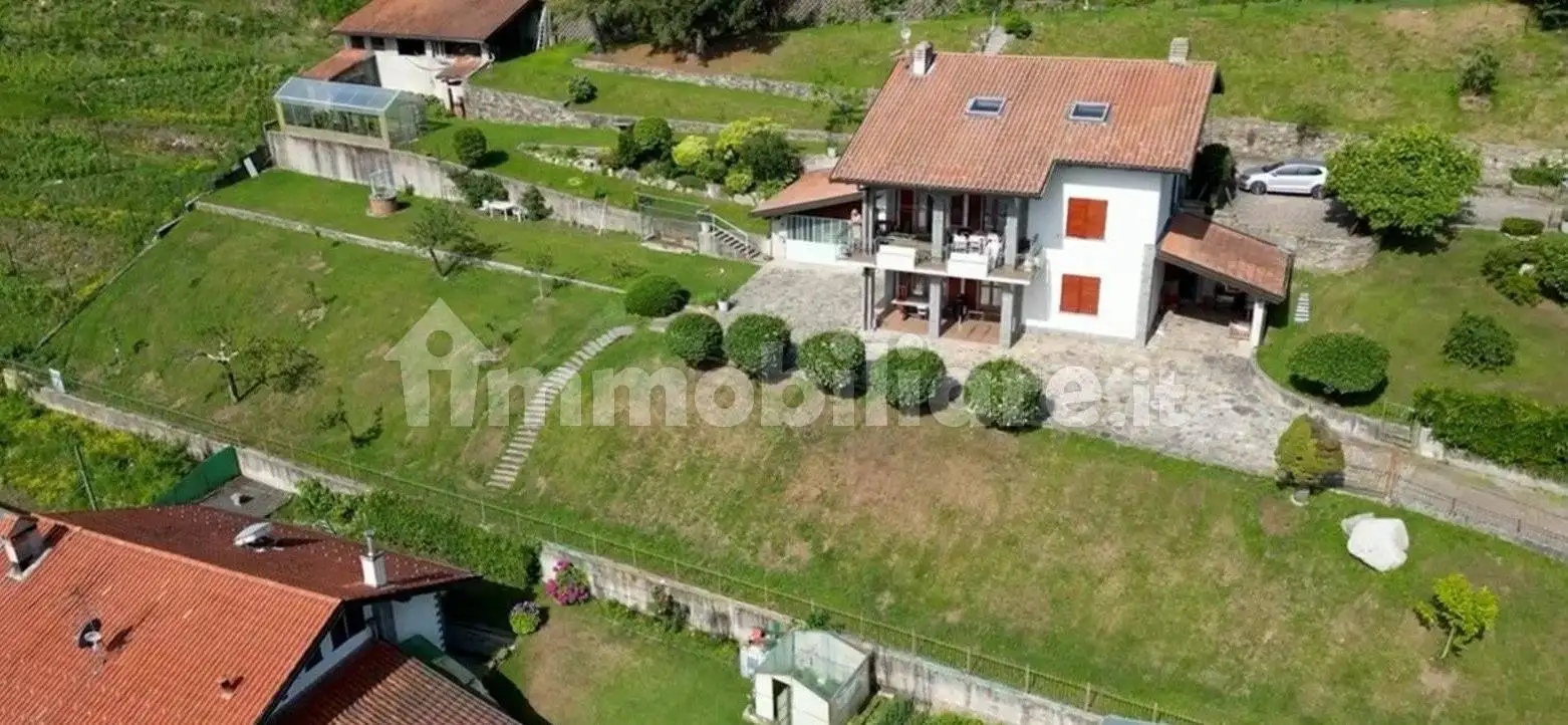 Villa in vendita a Brissago-Valtravaglia
