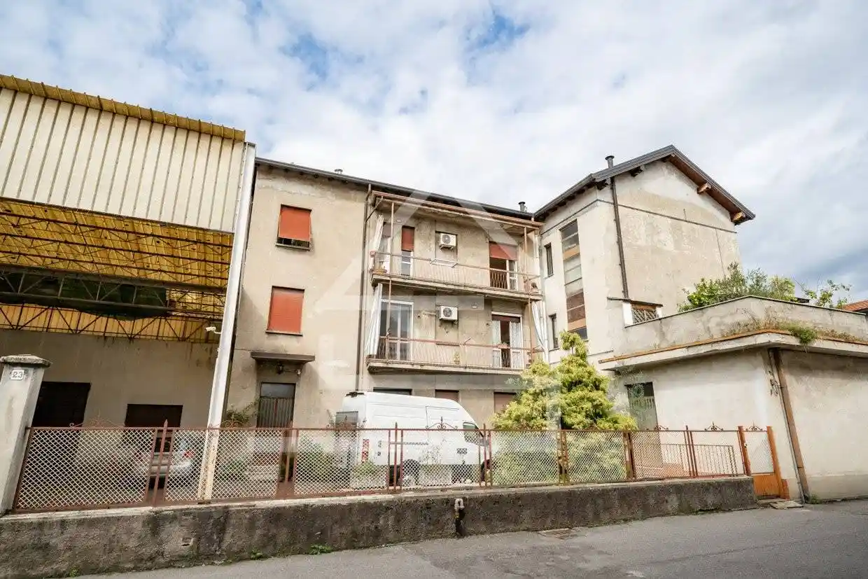 Palazzo - Edificio in vendita a Cabiate