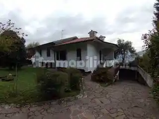 Villa in vendita a Colle Brianza