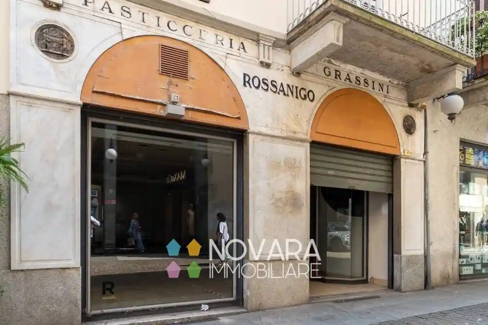 Palazzo - Edificio in vendita a Novara