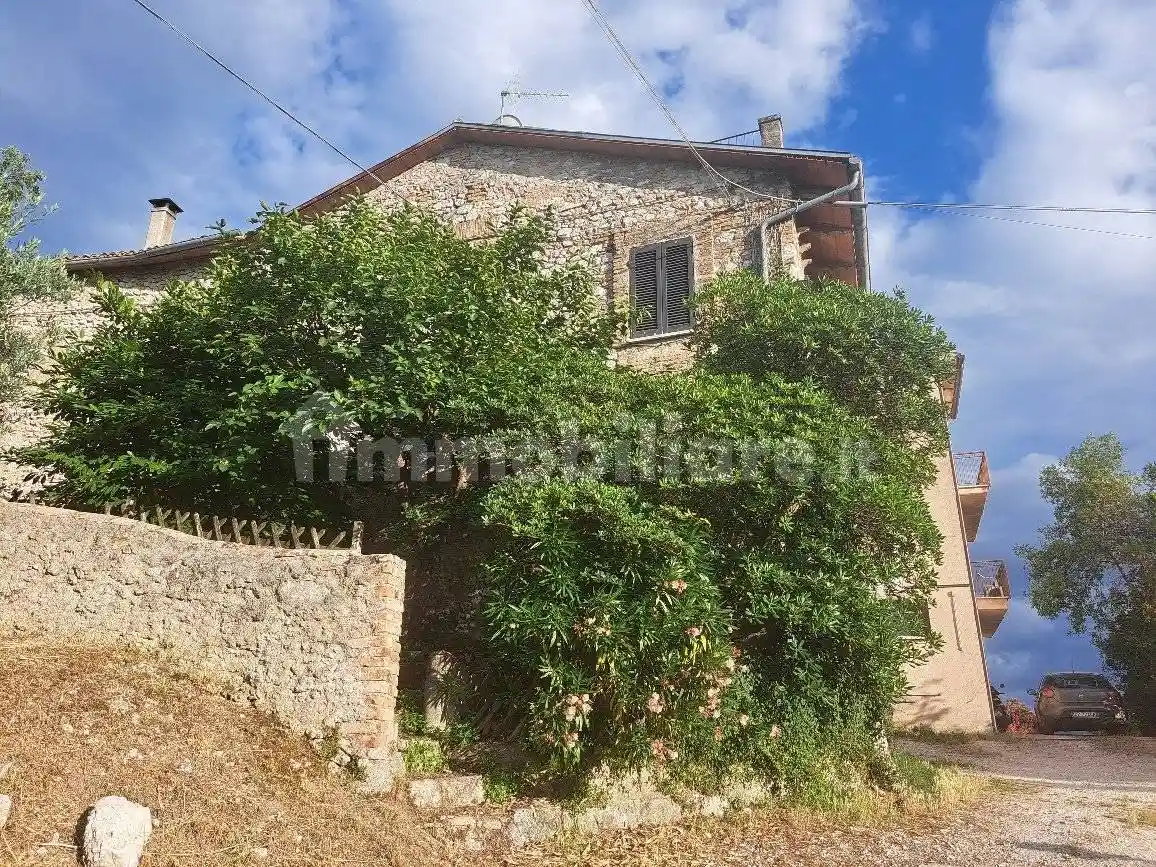 Casa indipendente in vendita a Trevi