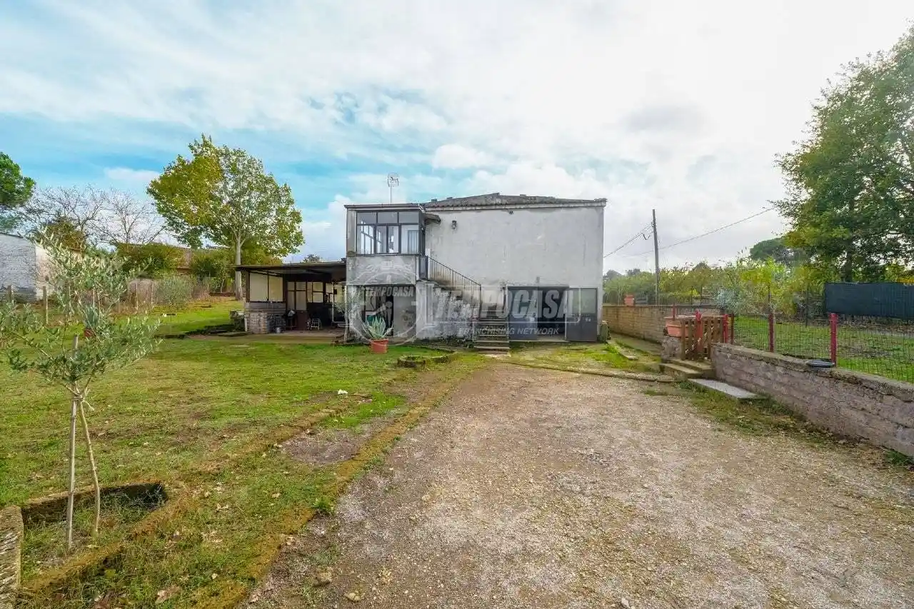 Villa in vendita a Nepi