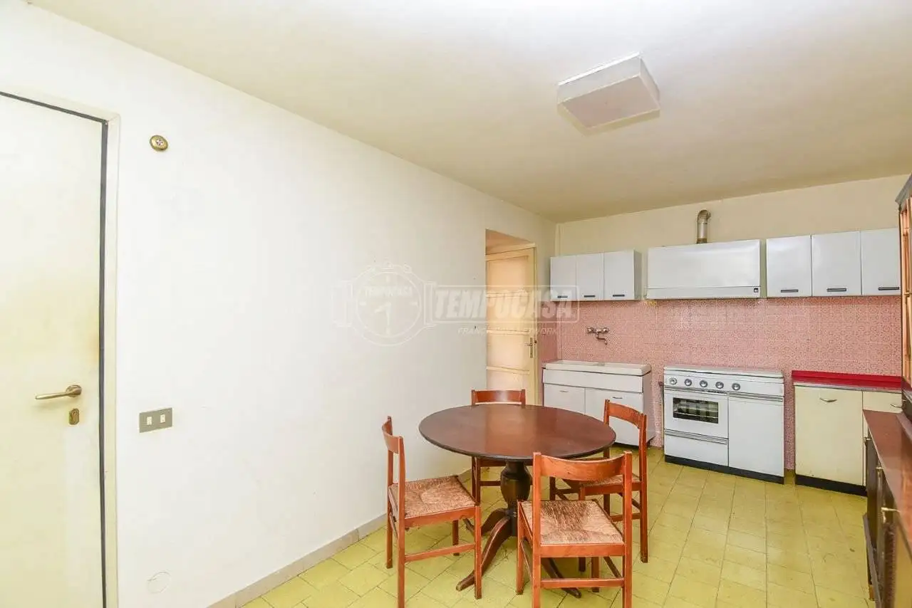 Terratetto unifamiliare via Dante Alighieri, Centro, Castelmarte - foto 4