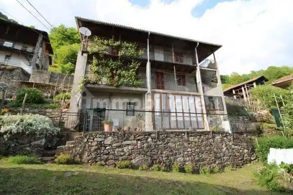 Casa indipendente in vendita a Varallo