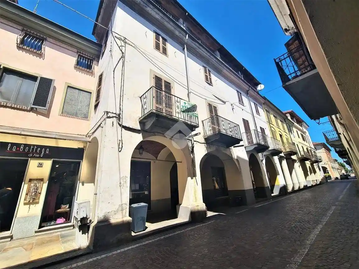 Palazzo - Edificio in vendita a Crescentino