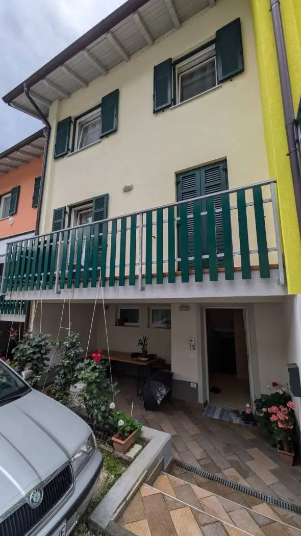 Villa a schiera via Longhini 1b, Carzano