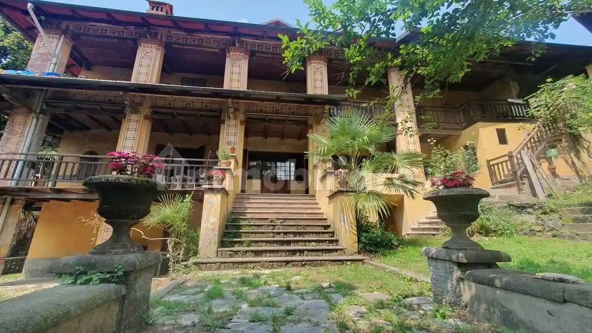 Villa in vendita a Borgosesia