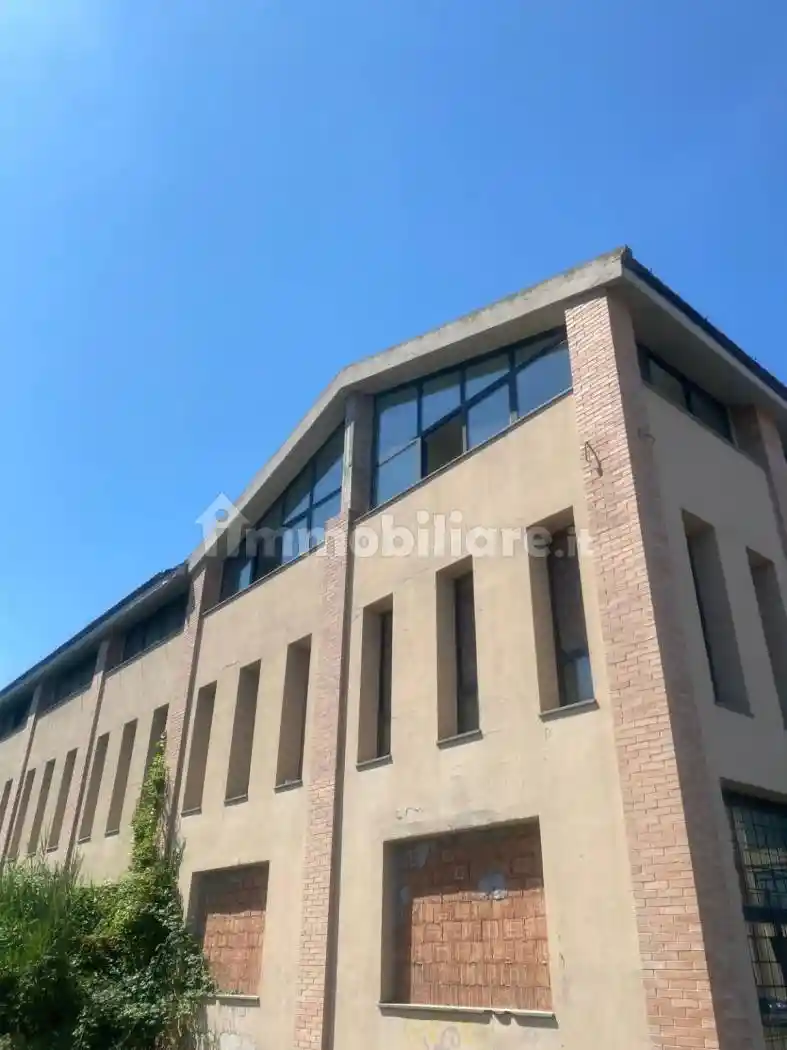 Palazzo - Edificio in vendita a Cecina