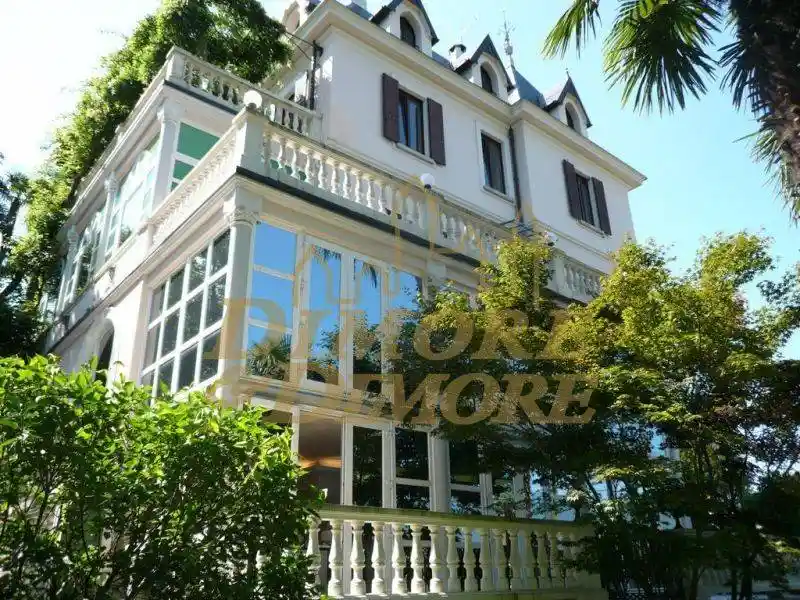 Villa in vendita a Luino