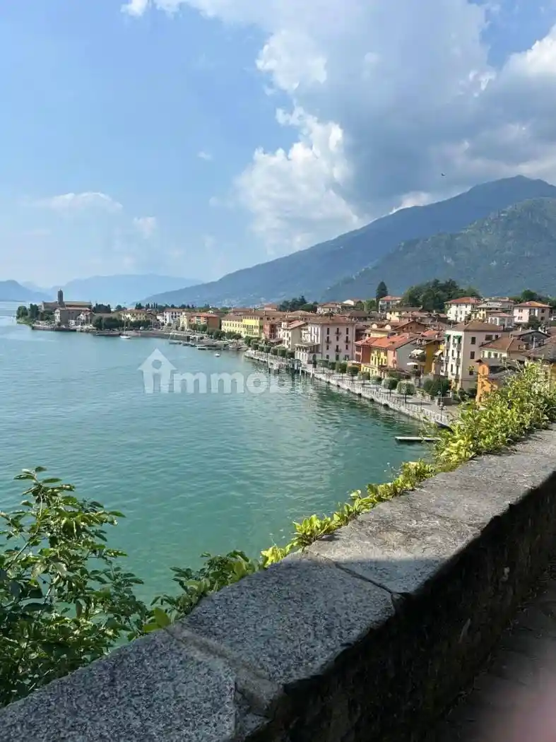Palazzo - Edificio in vendita a Gravedona ed Uniti