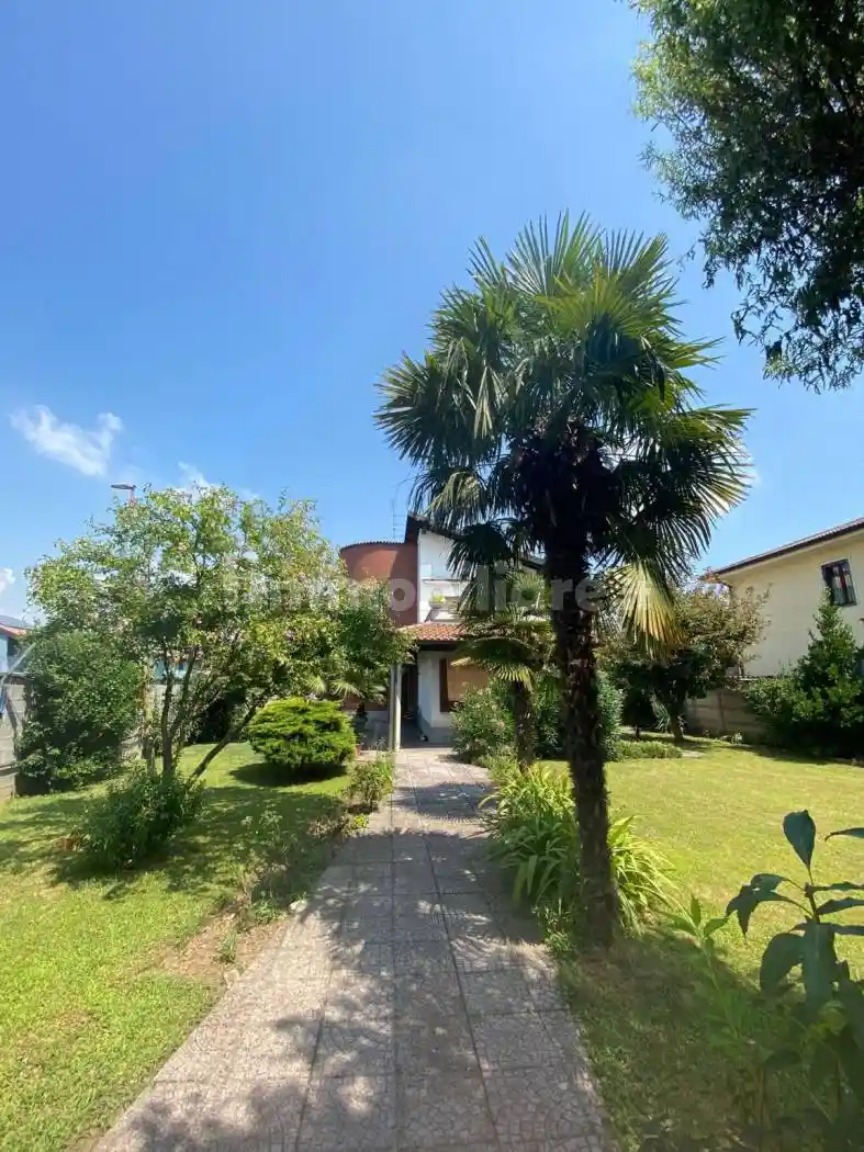 Villa in vendita a Trecate