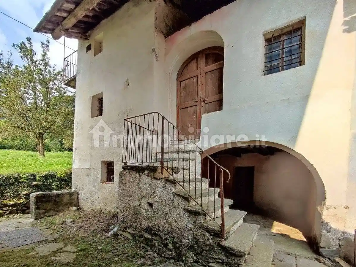 Casa indipendente in vendita a Valchiusa