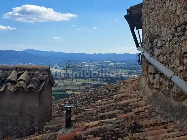 Casa indipendente in vendita a Campello sul Clitunno
