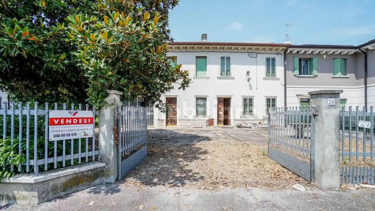 Casa indipendente in vendita a Castel d'Azzano
