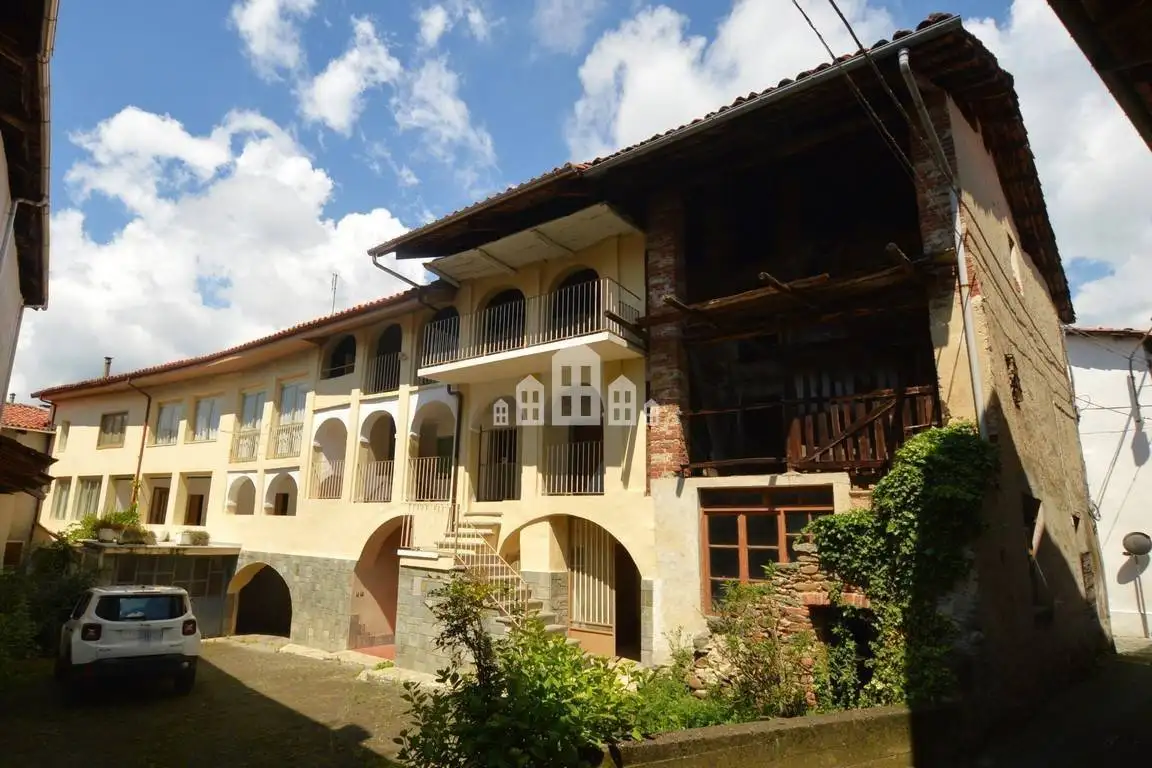 Casa indipendente in vendita a Val di Chy