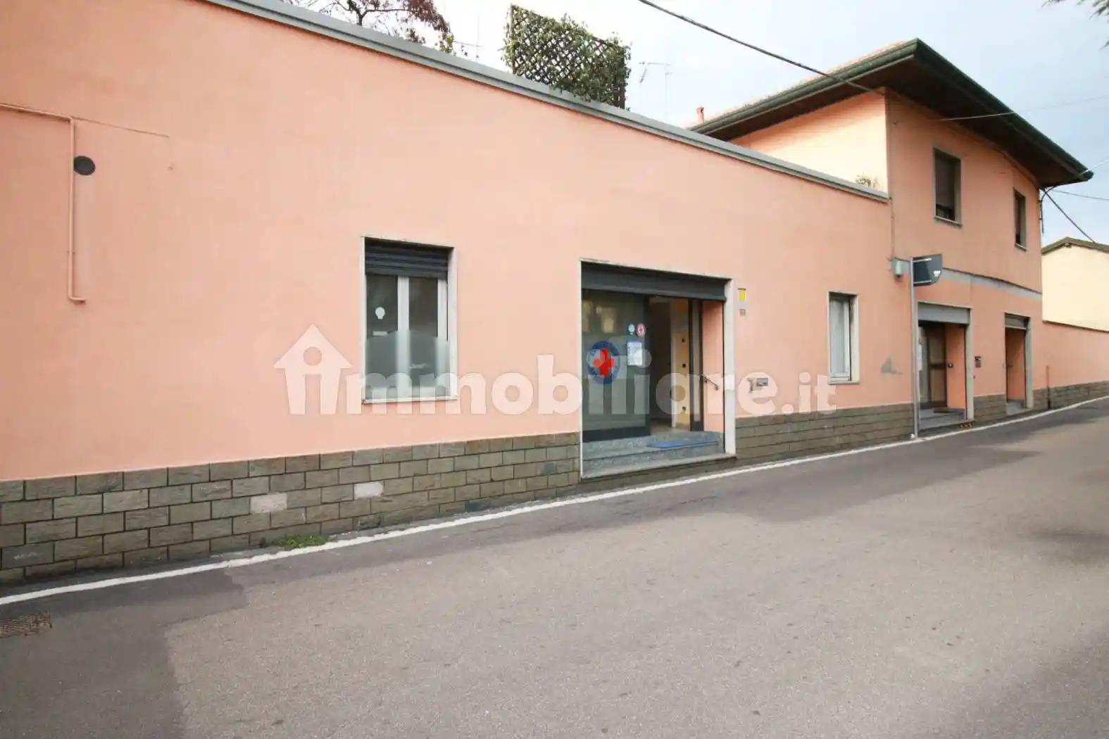 Appartamento in vendita a Locate Varesino