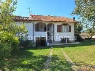 Villa in vendita a Colli Verdi