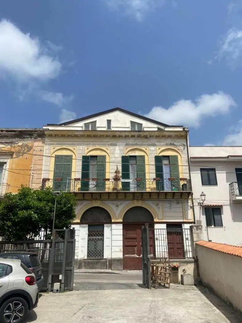 Palazzo - Edificio in vendita a Boscotrecase