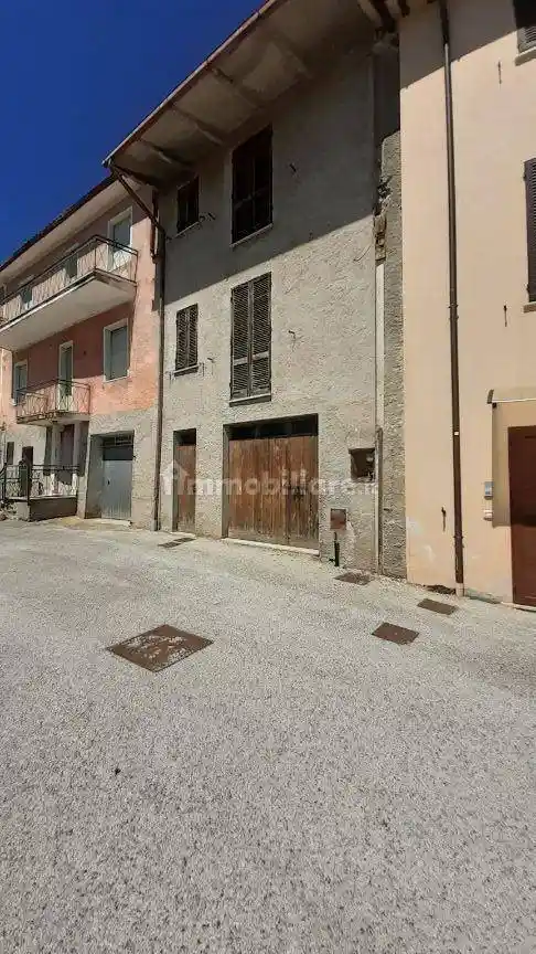 Casa indipendente in vendita a Foligno