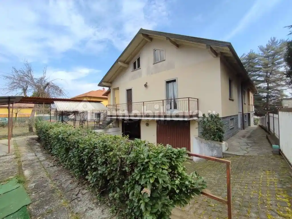 Villa in vendita a Arona