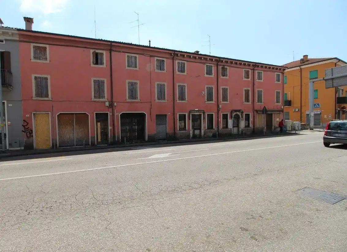 Palazzo - Edificio in vendita a Verona