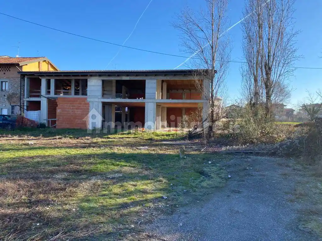 Rustico - Casale in vendita a Romano di Lombardia