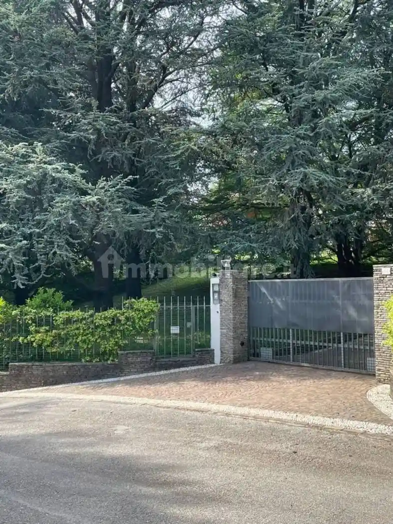 Villa unifamiliare via Papa Giovanni Xxiii, 44, Centro, Bulciago - foto 2