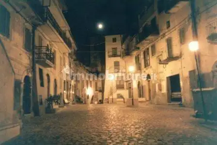 Palazzo - Edificio in vendita a Turania