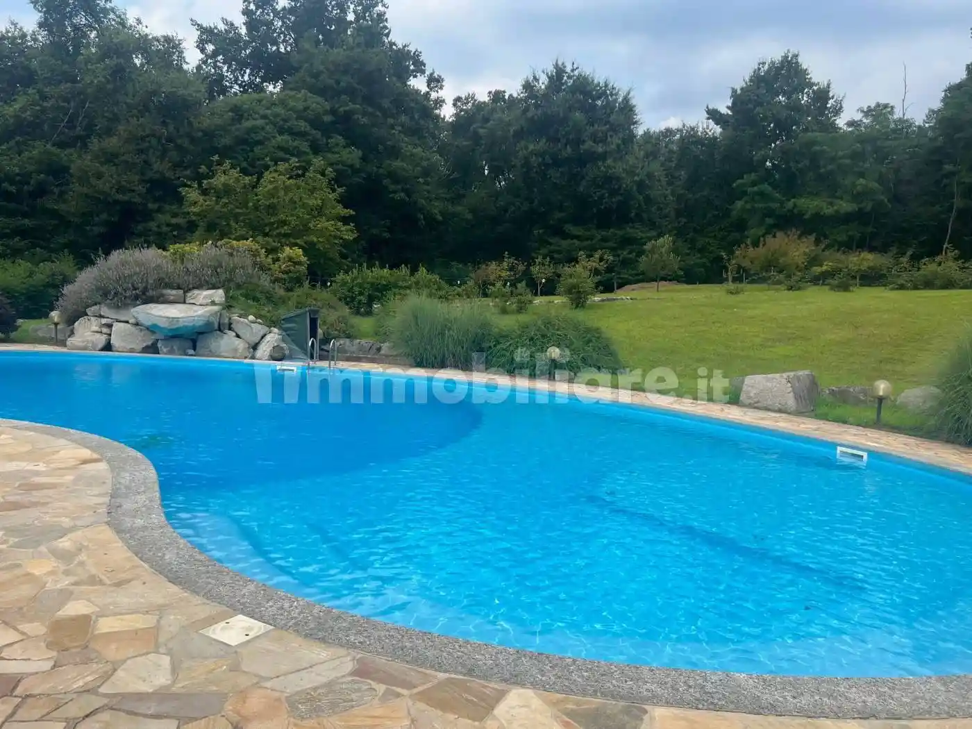 Villa in vendita a Travedona-Monate