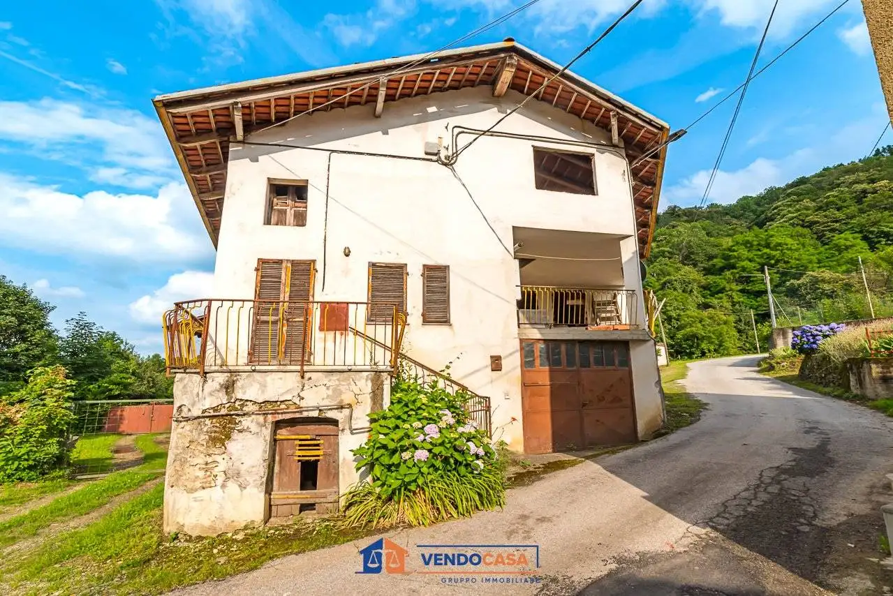 Casa indipendente in vendita a Brondello