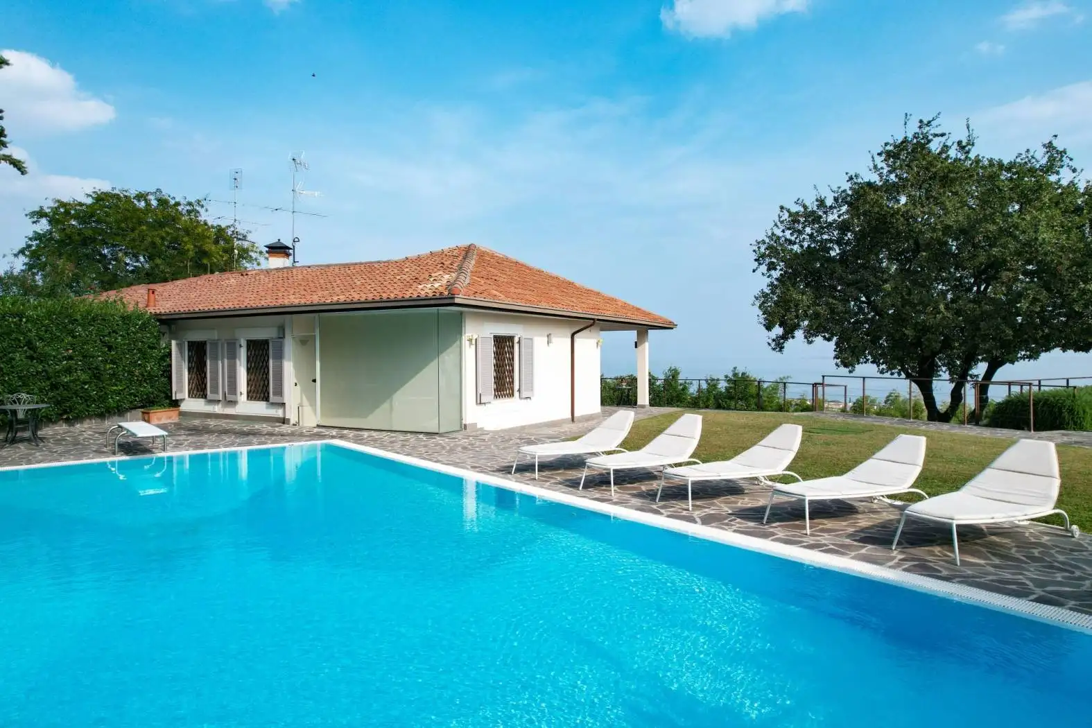 Villa in affitto a Padenghe sul Garda