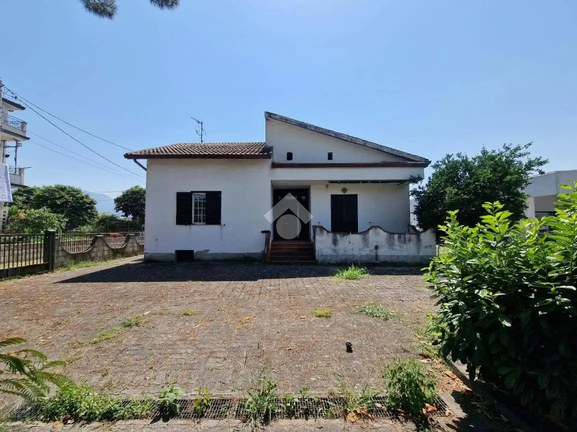 Villa in vendita a Dugenta