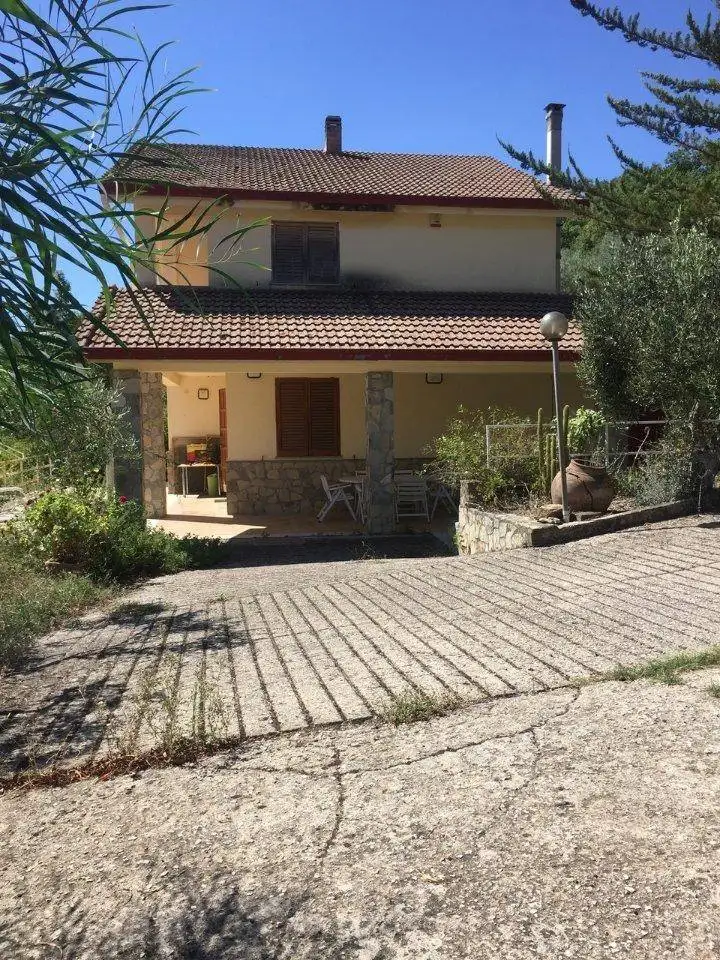 Villa in vendita a Ventimiglia di Sicilia