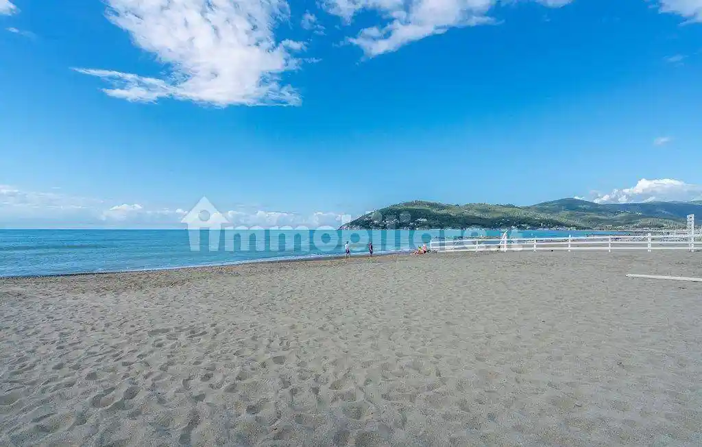 Villa in vendita a Carrara