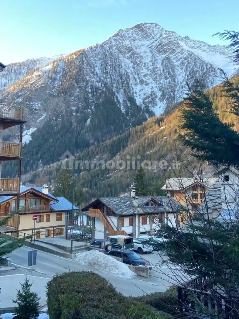 Appartamento in vendita a Courmayeur