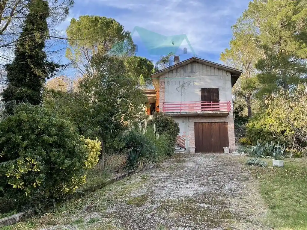 Casa indipendente in vendita a Serra San Quirico
