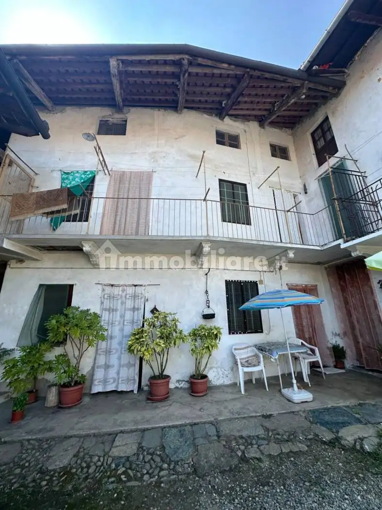 Casa indipendente in vendita a Dorzano