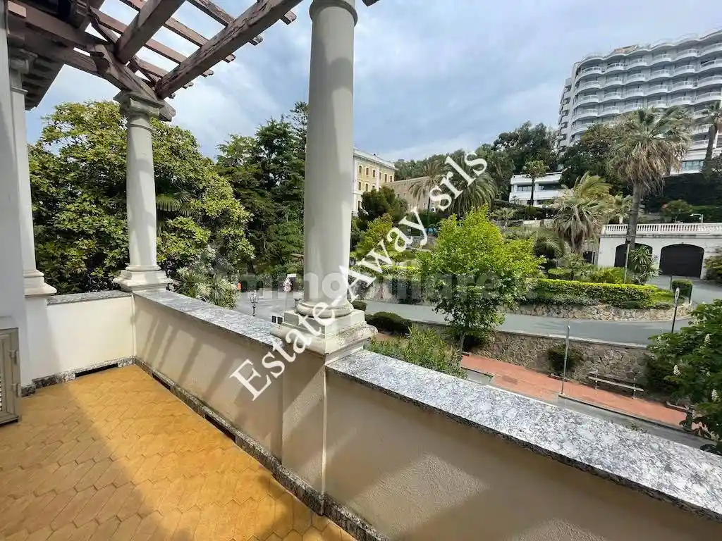 Villa in vendita a Bordighera