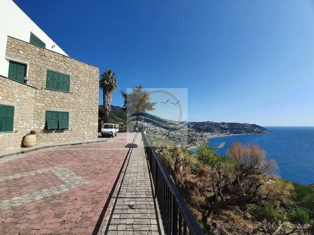 Villa in vendita a Bordighera