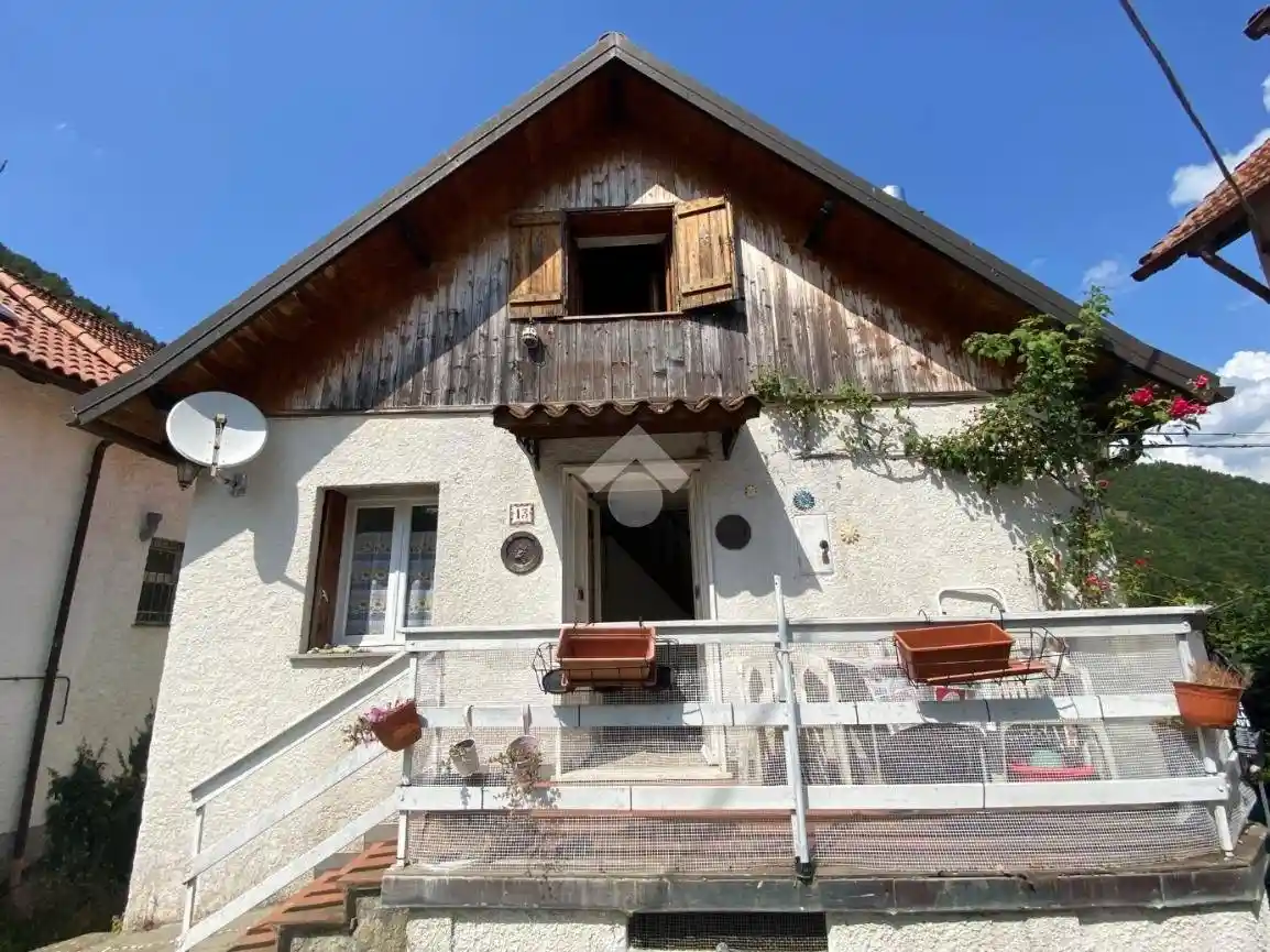 Casa indipendente in vendita a Montoggio