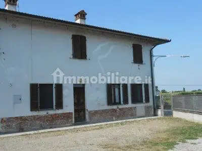 Villa in vendita a Monticelli Pavese