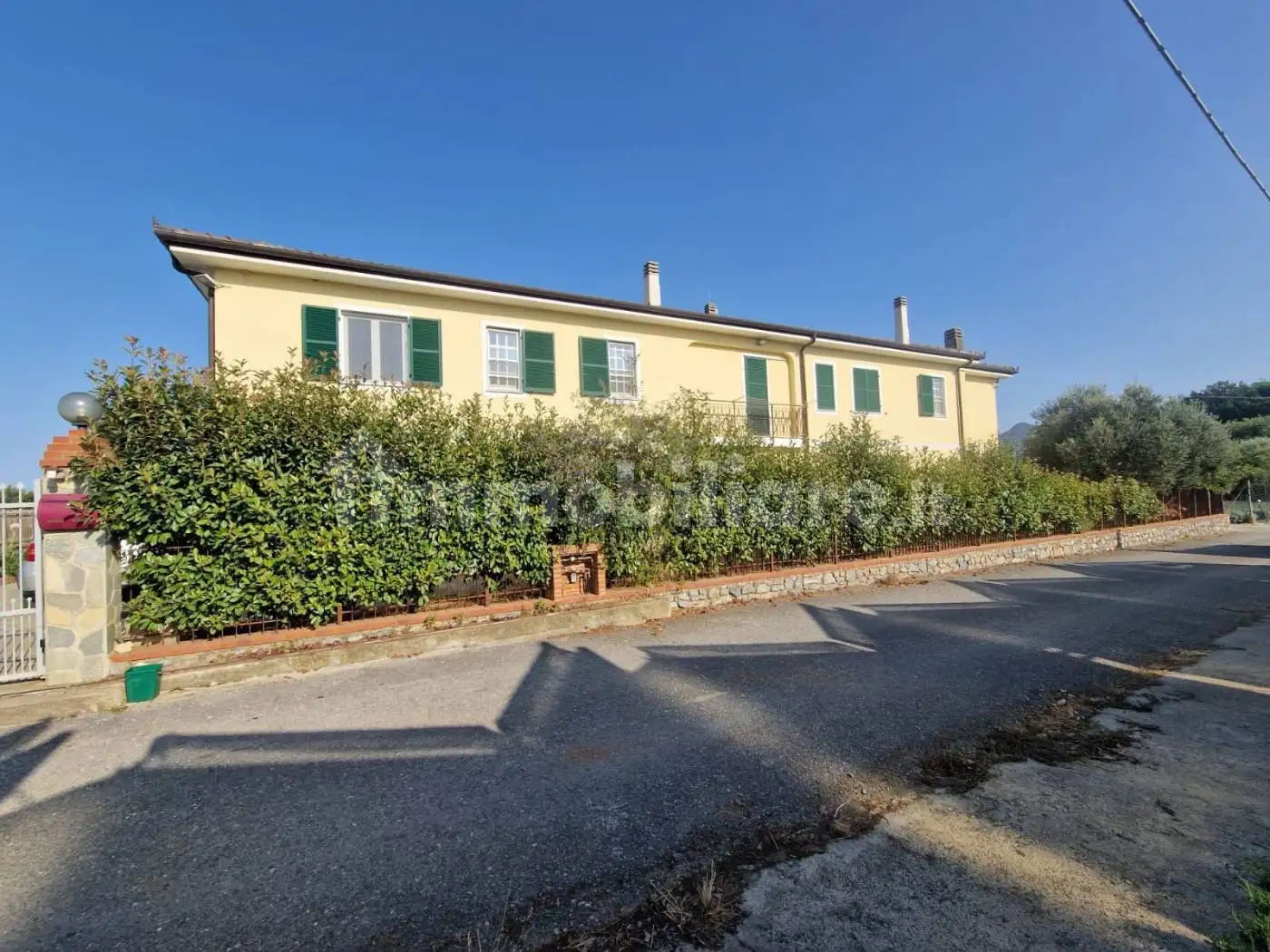 Villa in vendita a Cisano sul Neva