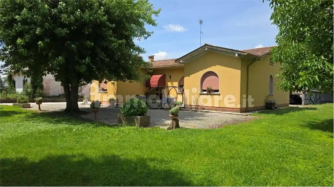 Villa in vendita a Goito