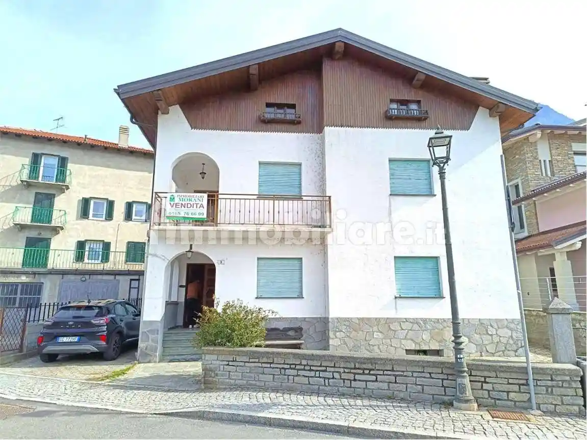 Casa indipendente in vendita a Fénis